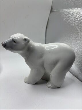 Lladro polar bear.RARE FIND
